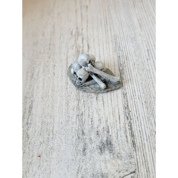 Halloween skeleton head skull bones Village accessory - Picture 3 of 4